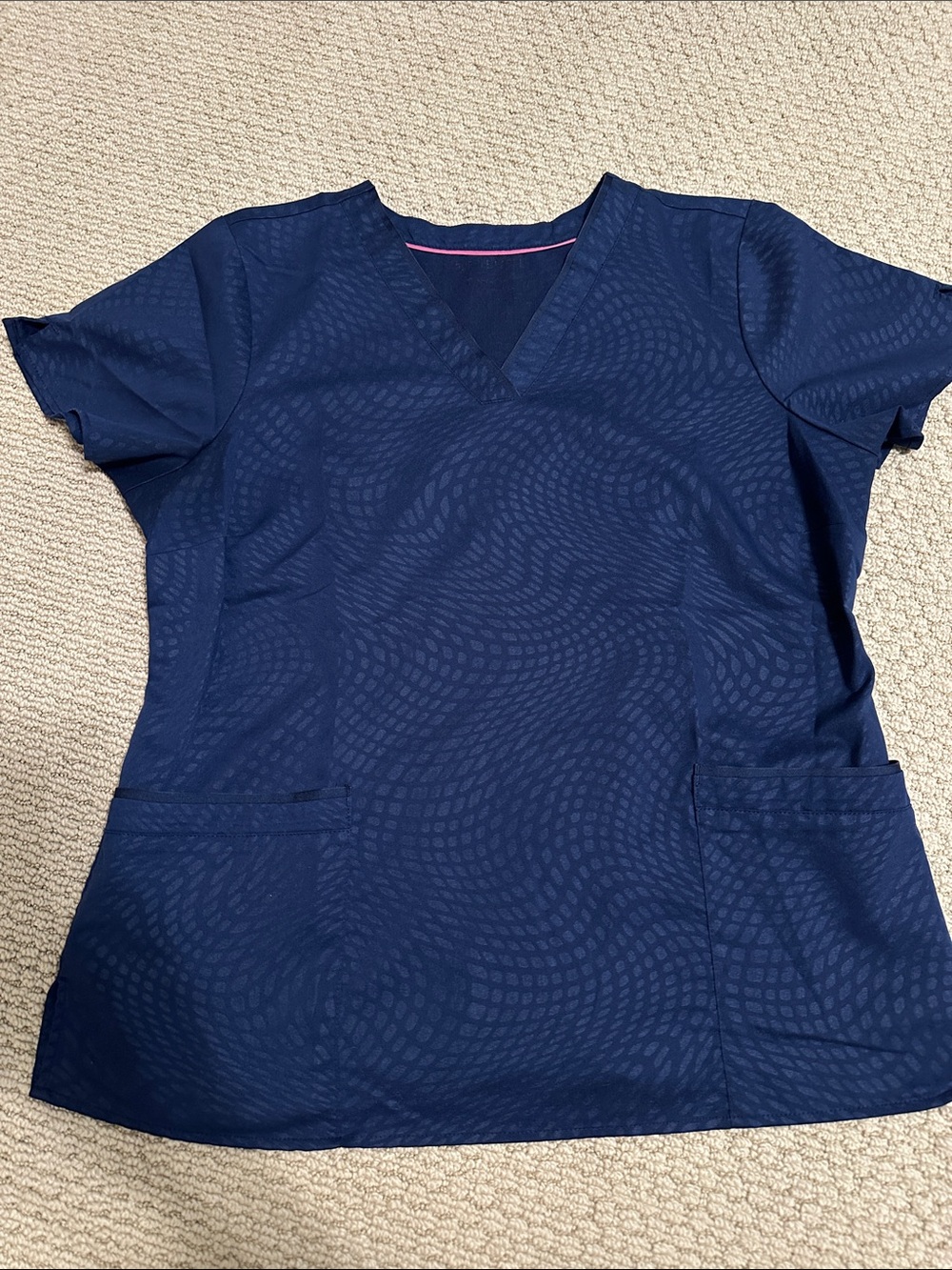 Healing Hands scrub top with 2 pockets size XL fits more like a large